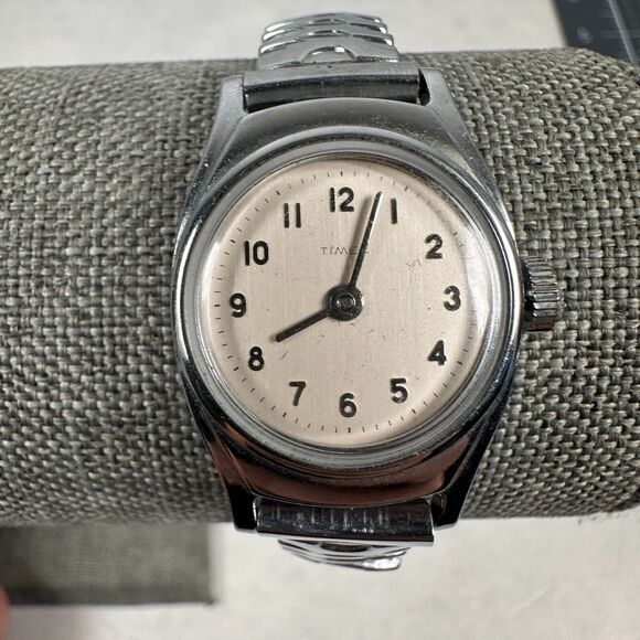 VTG Timex Watch Womens 23mm Round Manual Wind Silver Tone Classic Working - Picture 4 of 10